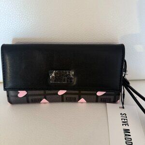 NWT STEVE MADDEN LOGO BAR UPDATE WALLET WRISTLET CLUTCH BAG BLACK PINK HEART